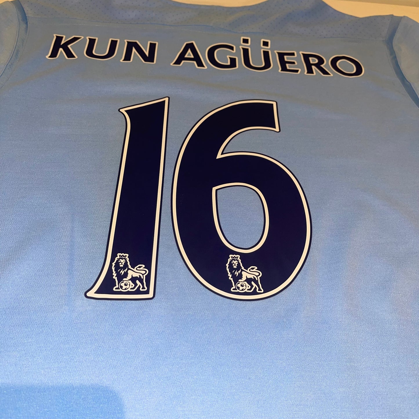 Manchester City 11/12 Local #16 Kun Aguero L