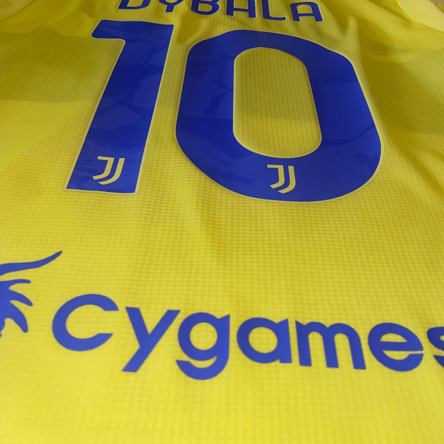 Juventus 21/22 Visitante Player Version #10 Dybala L