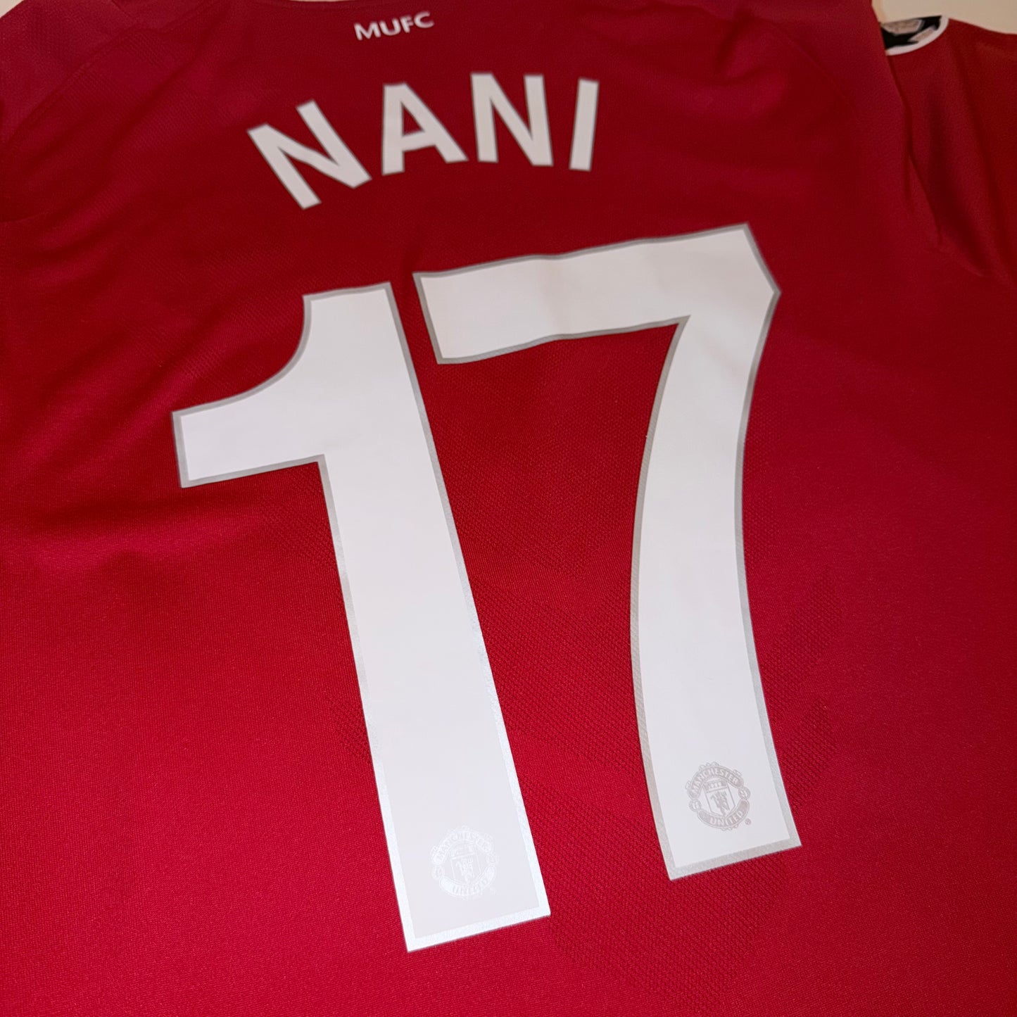 Manchester United 10/11 Local #17 Nani L