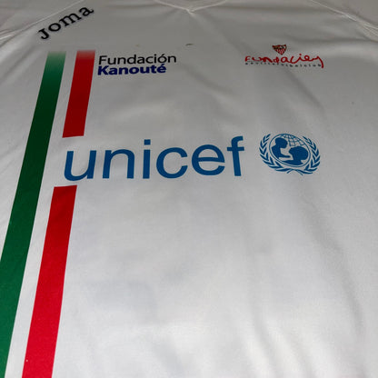 Sevilla Fundacion UNICEF #16 Puerta M