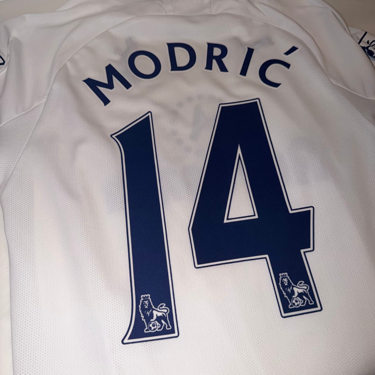 Tottenham 11/12 Local #14 Modric S