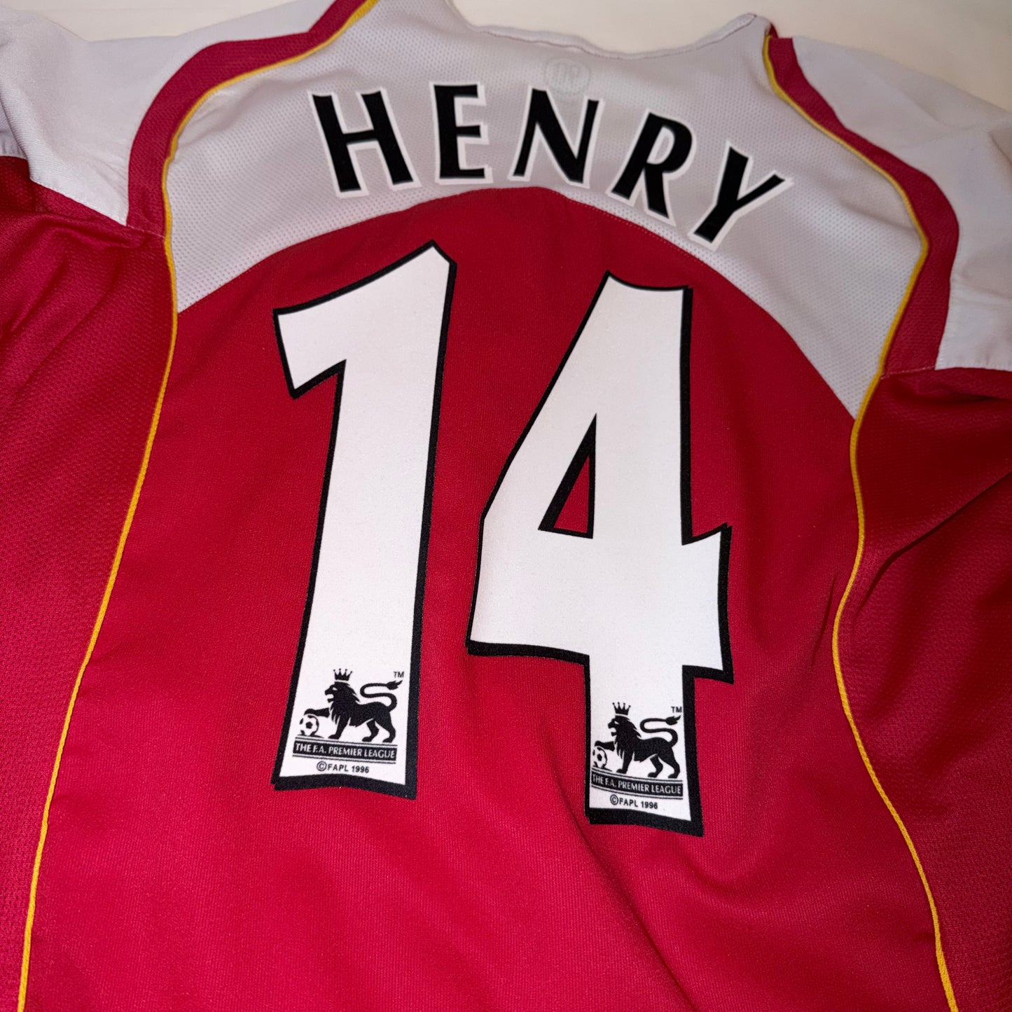 Arsenal 04/05 Local #14 Henry L