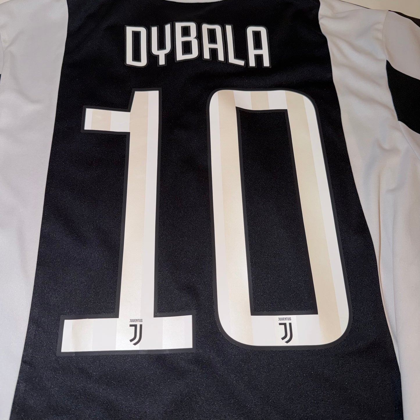 Juventus 17/18 Local #10 Dybala M