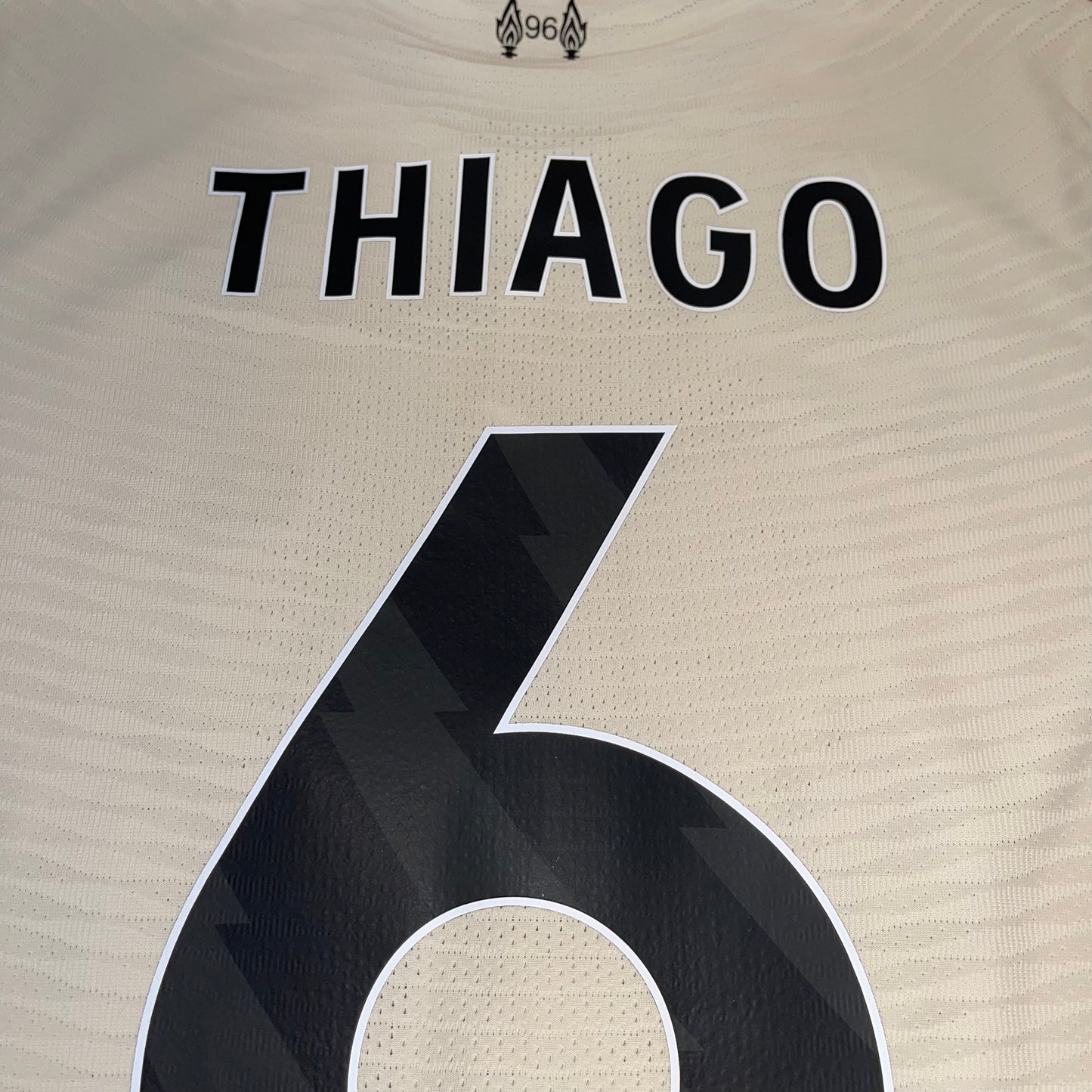 Liverpool 21/22 Visitante Player Version #6 Thiago S