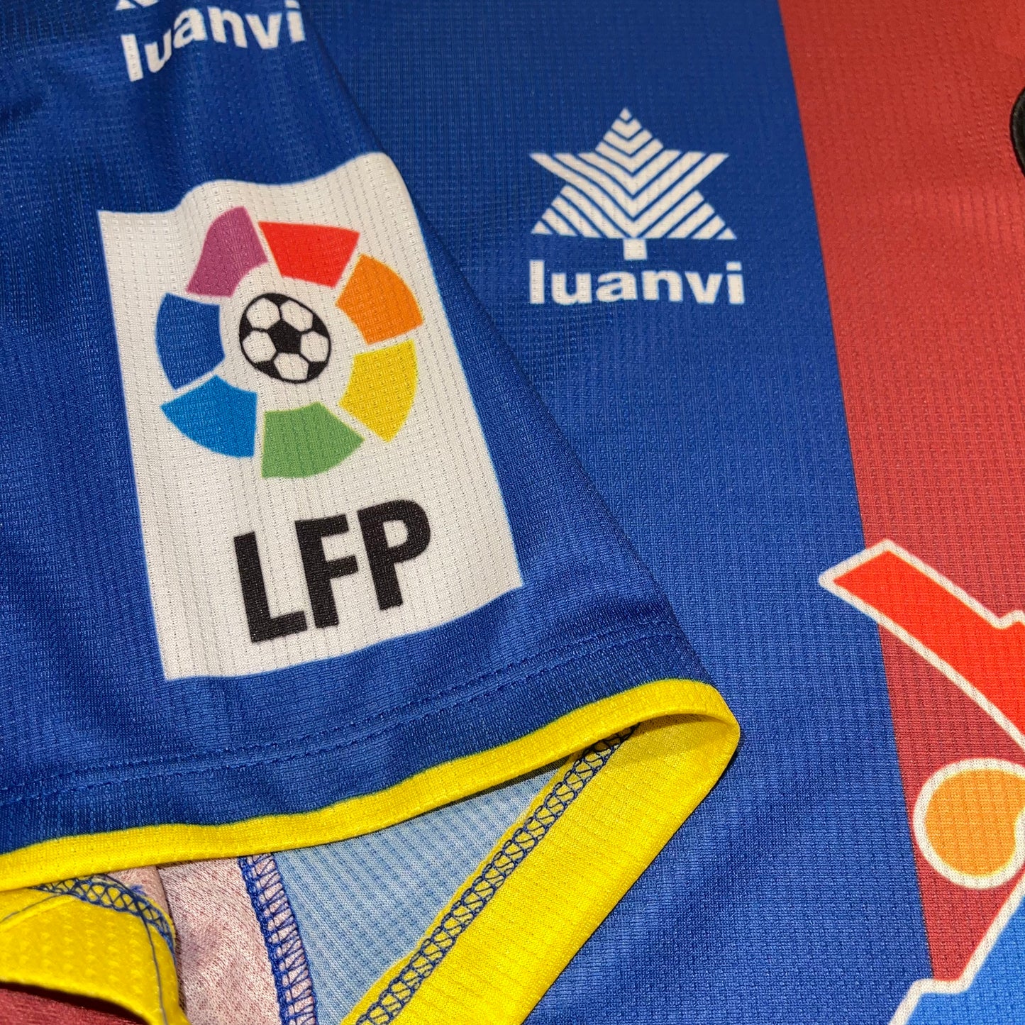 Levante 10/11 Local L