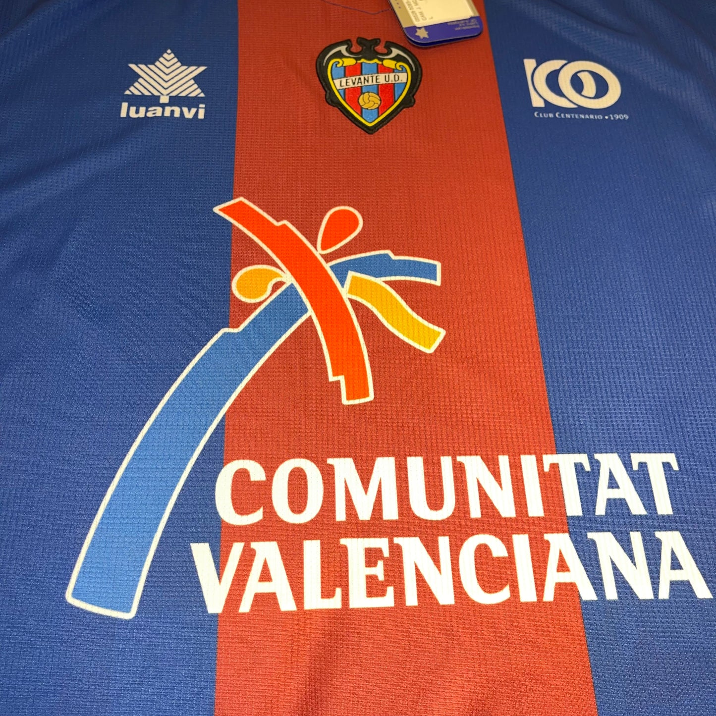 Levante 10/11 Local L