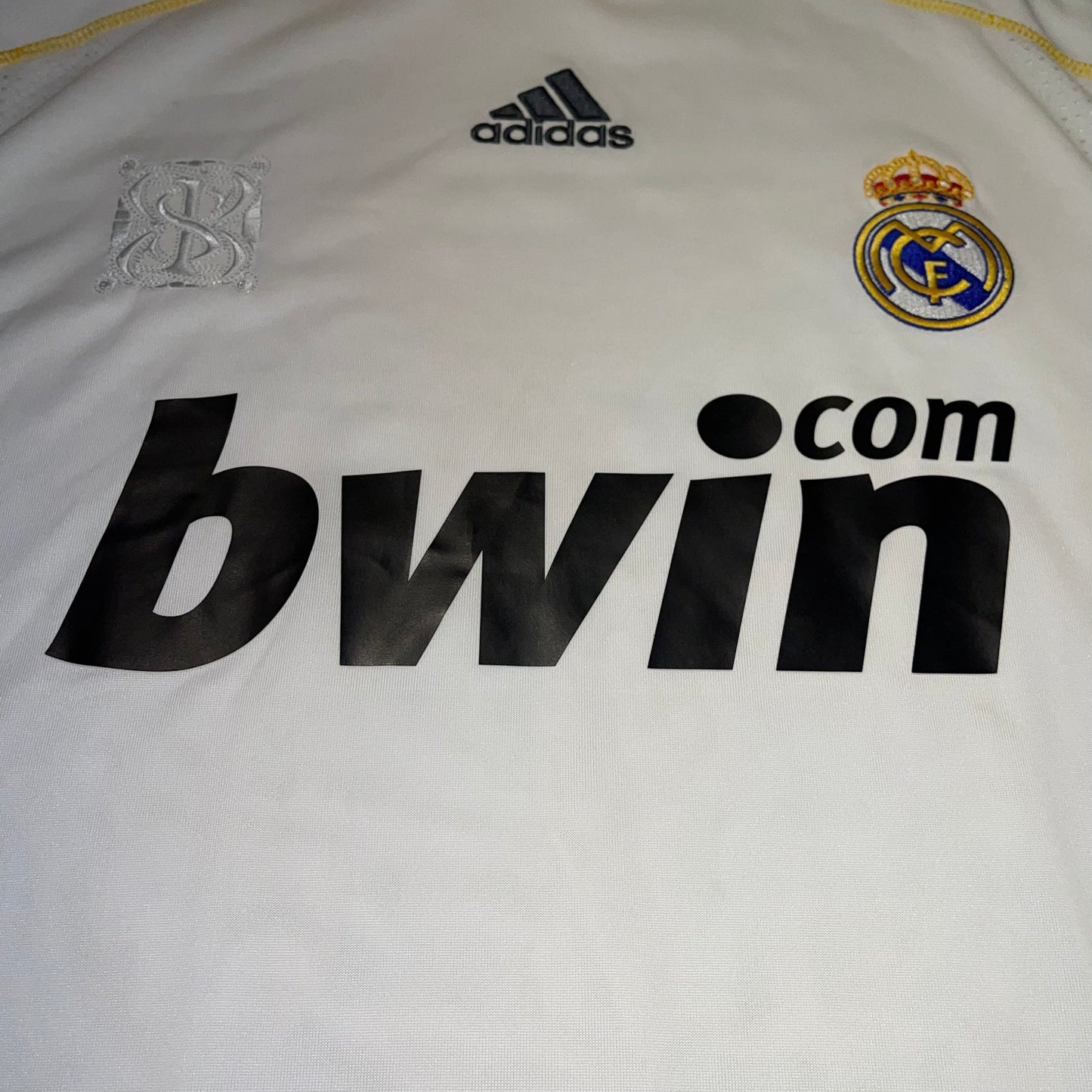 Real Madrid 09/10 Local #20 Higuain L