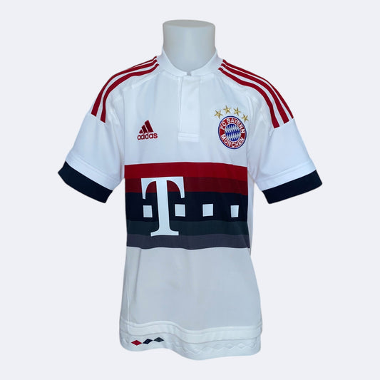 Bayern Munich 15/16 Visitante 140