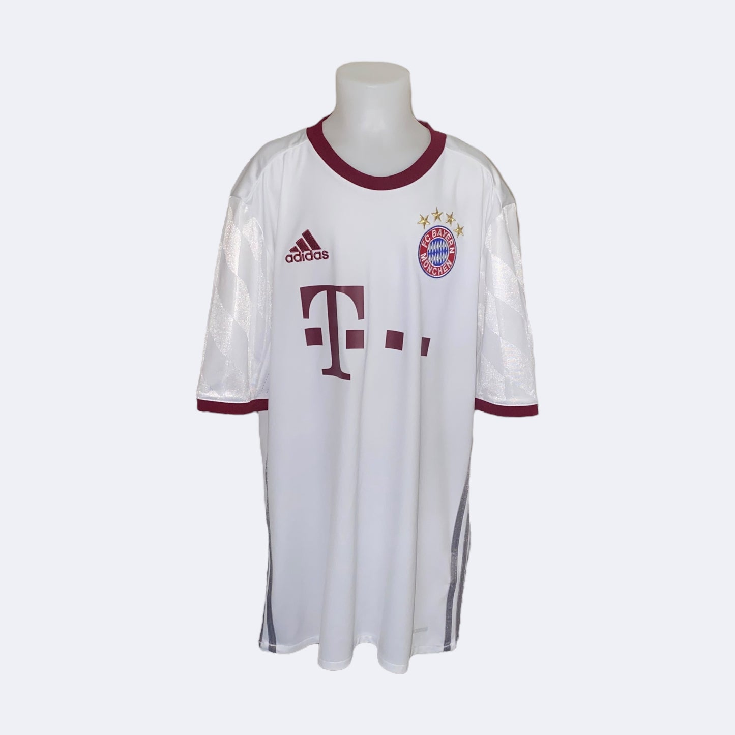 Bayern Munich 16/17 Visitante 176